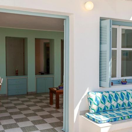 Emily'S Suites Adámas Eksteriør bilde