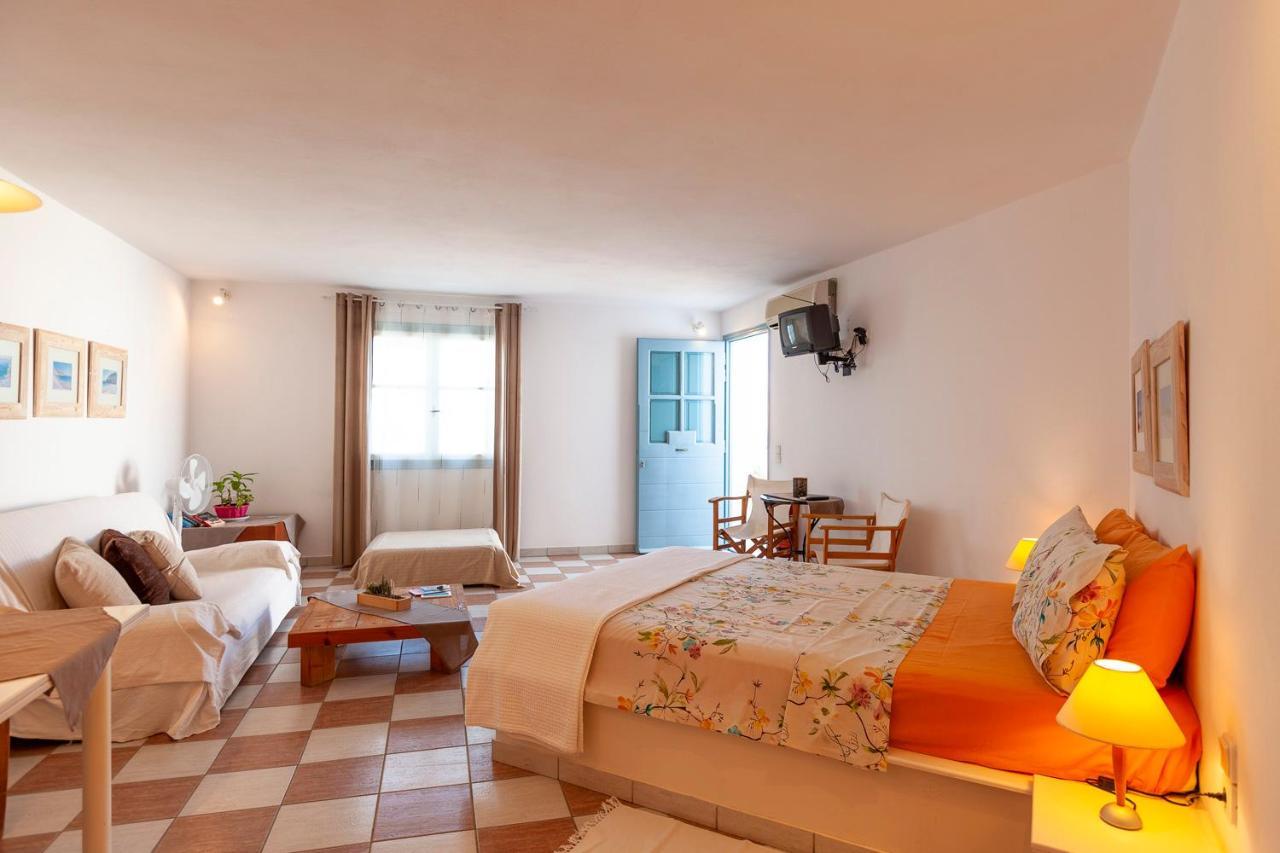 Emily'S Suites Adámas Eksteriør bilde