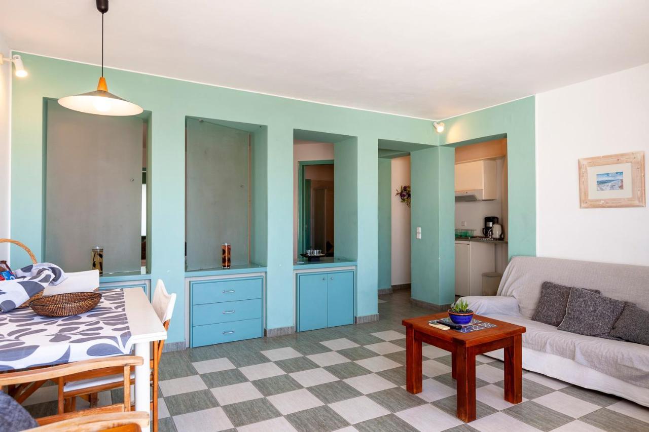 Emily'S Suites Adámas Eksteriør bilde