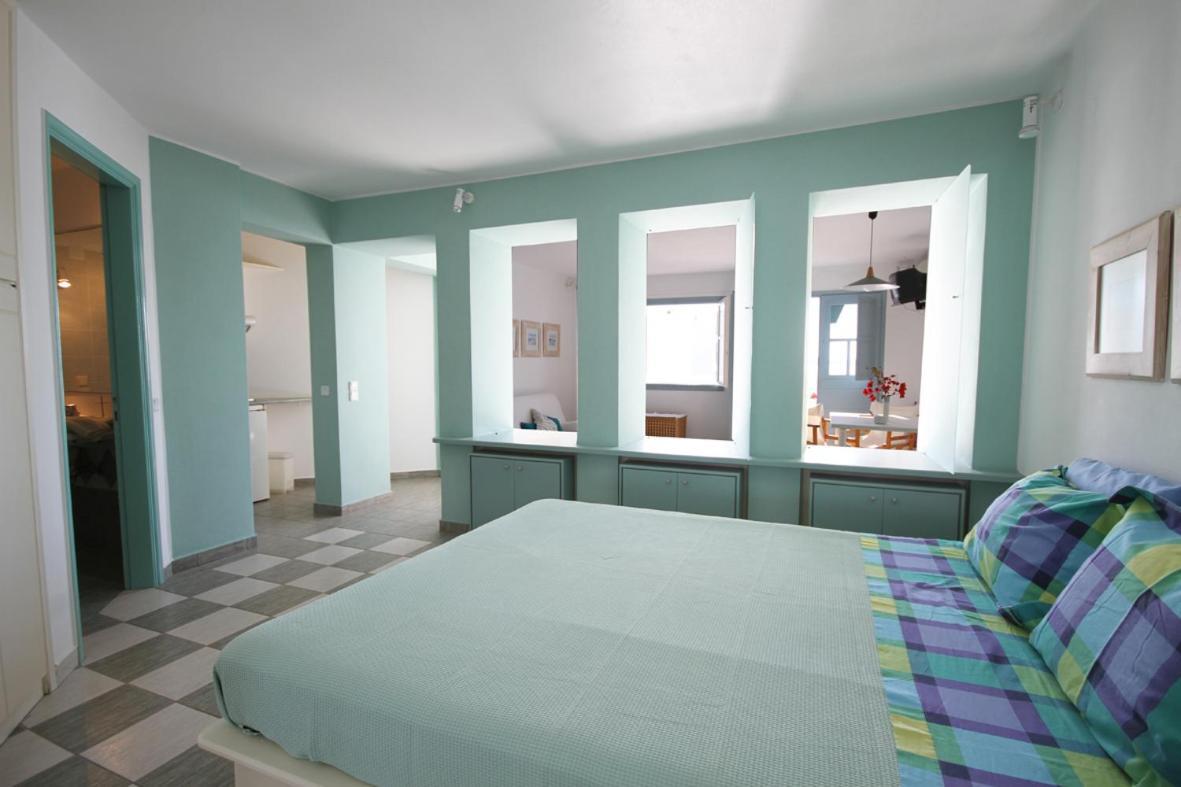Emily'S Suites Adámas Eksteriør bilde