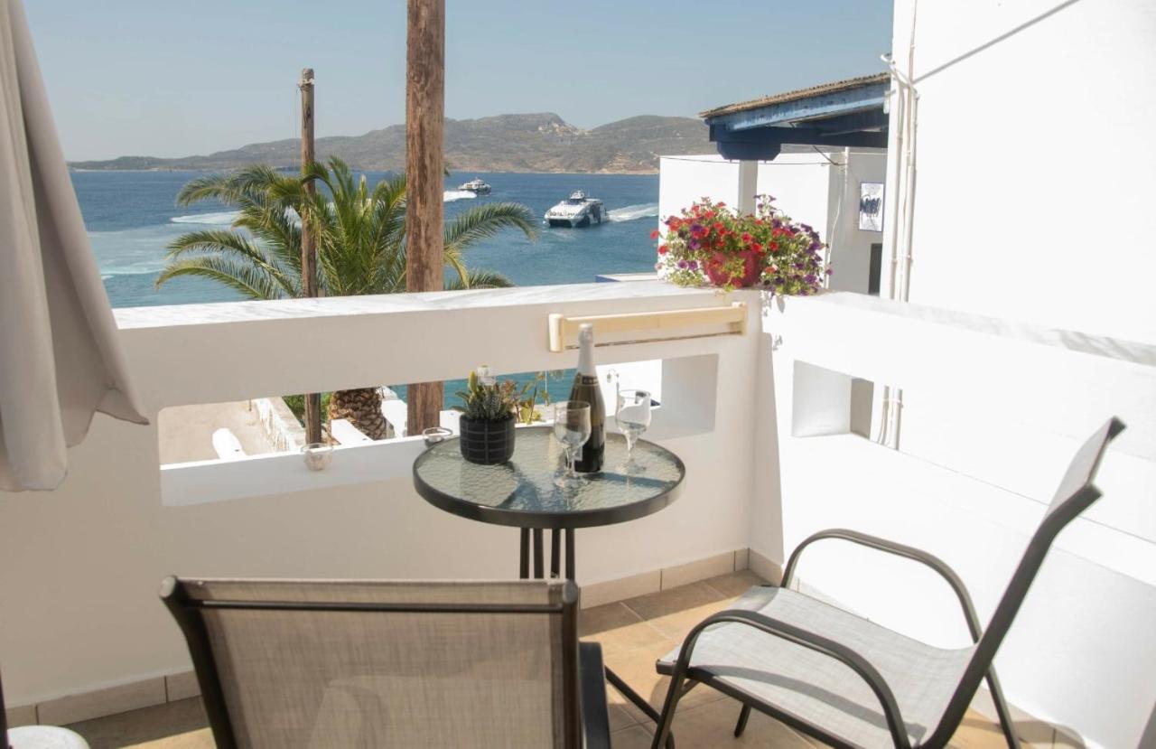 Emily'S Suites Adámas Eksteriør bilde