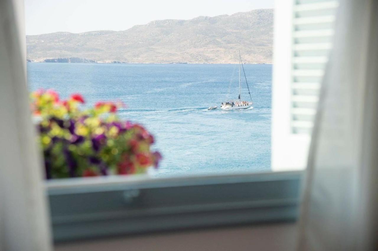 Emily'S Suites Adámas Eksteriør bilde