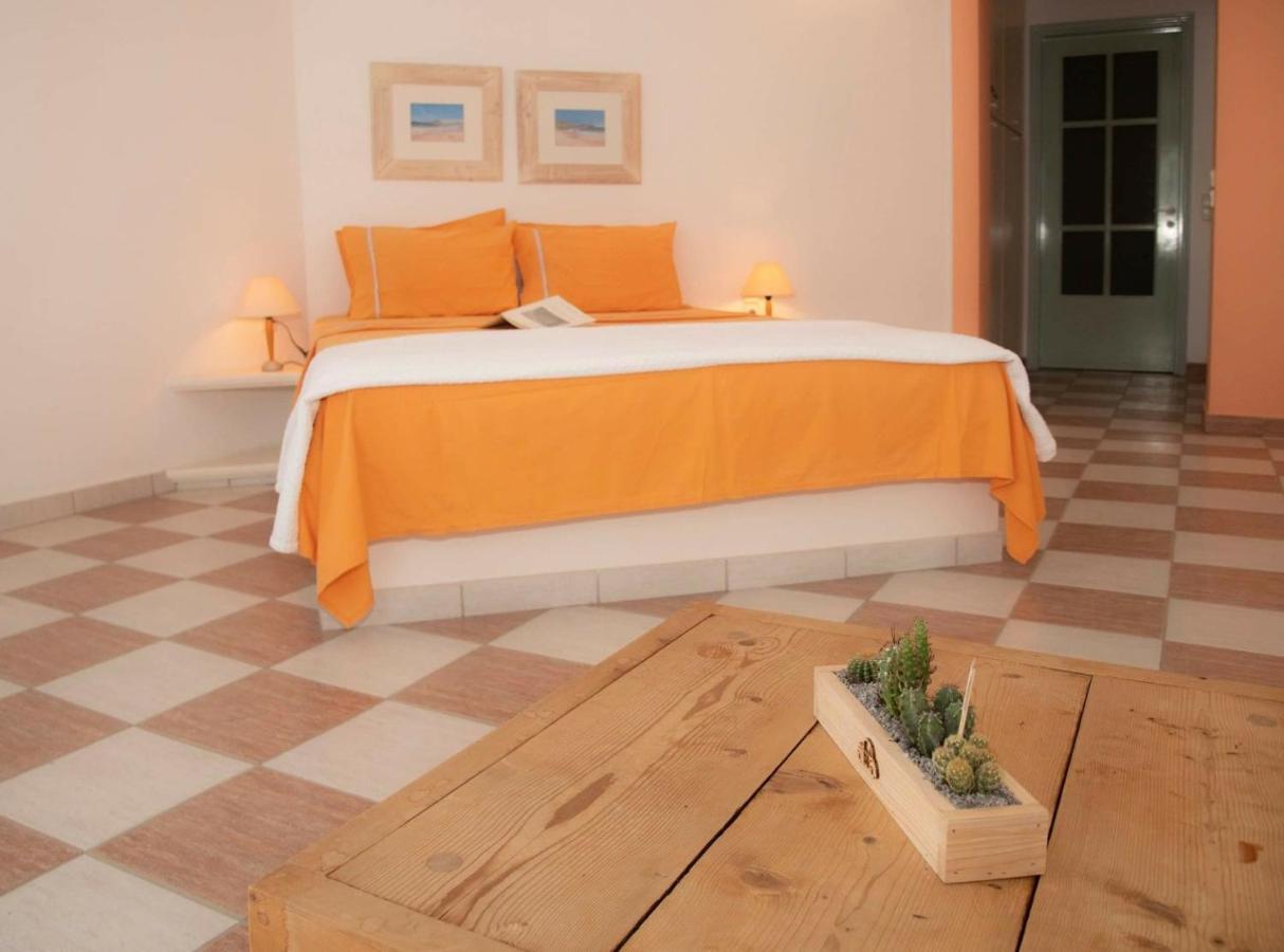 Emily'S Suites Adámas Eksteriør bilde