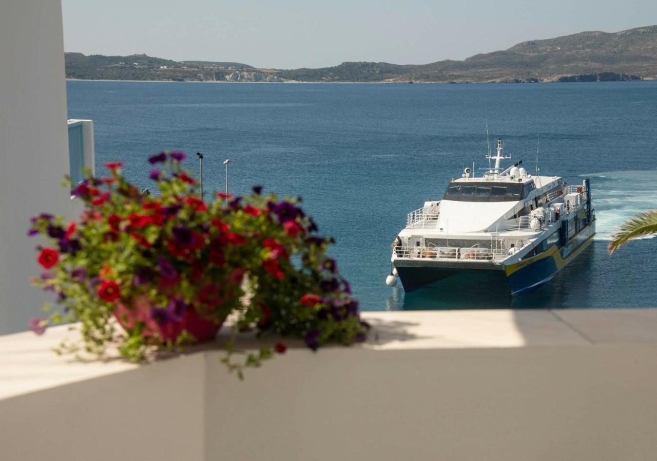 Emily'S Suites Adámas Eksteriør bilde