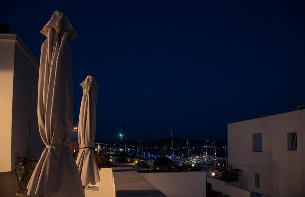 Emily'S Suites Adámas Eksteriør bilde