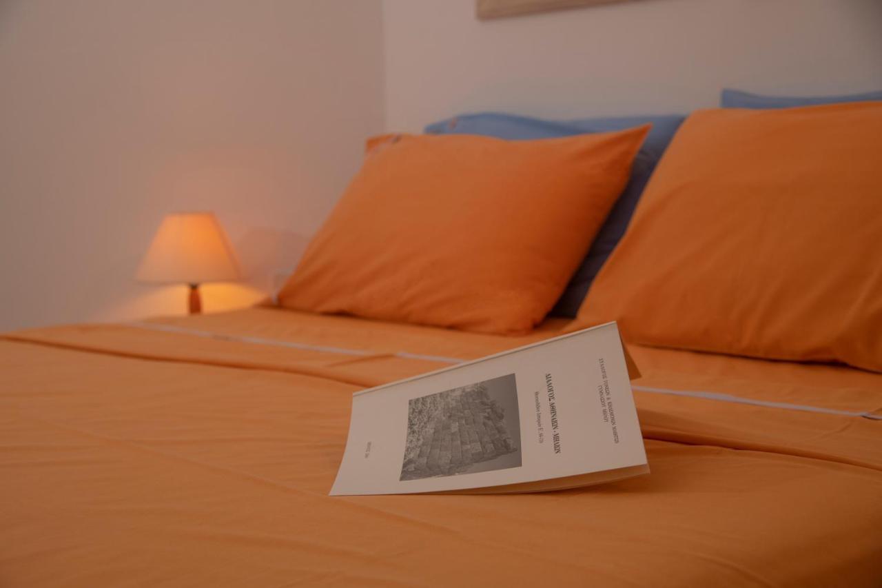 Emily'S Suites Adámas Eksteriør bilde