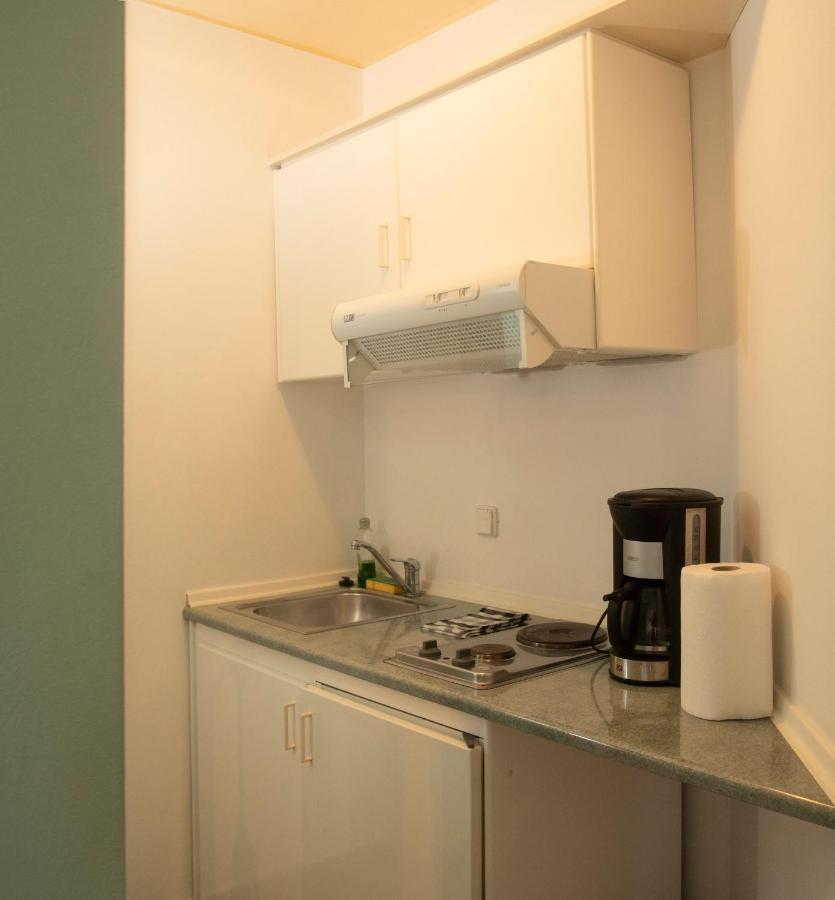 Emily'S Suites Adámas Eksteriør bilde