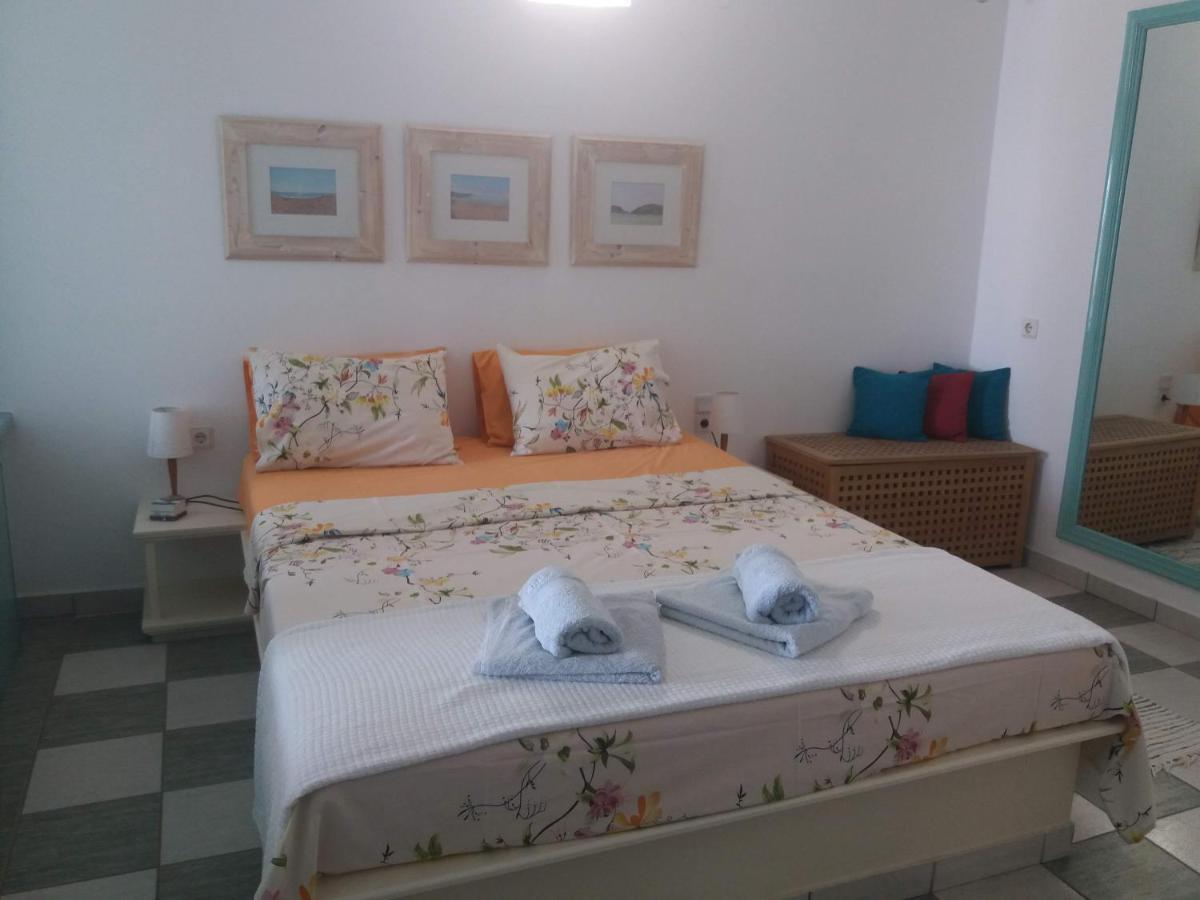 Emily'S Suites Adámas Eksteriør bilde
