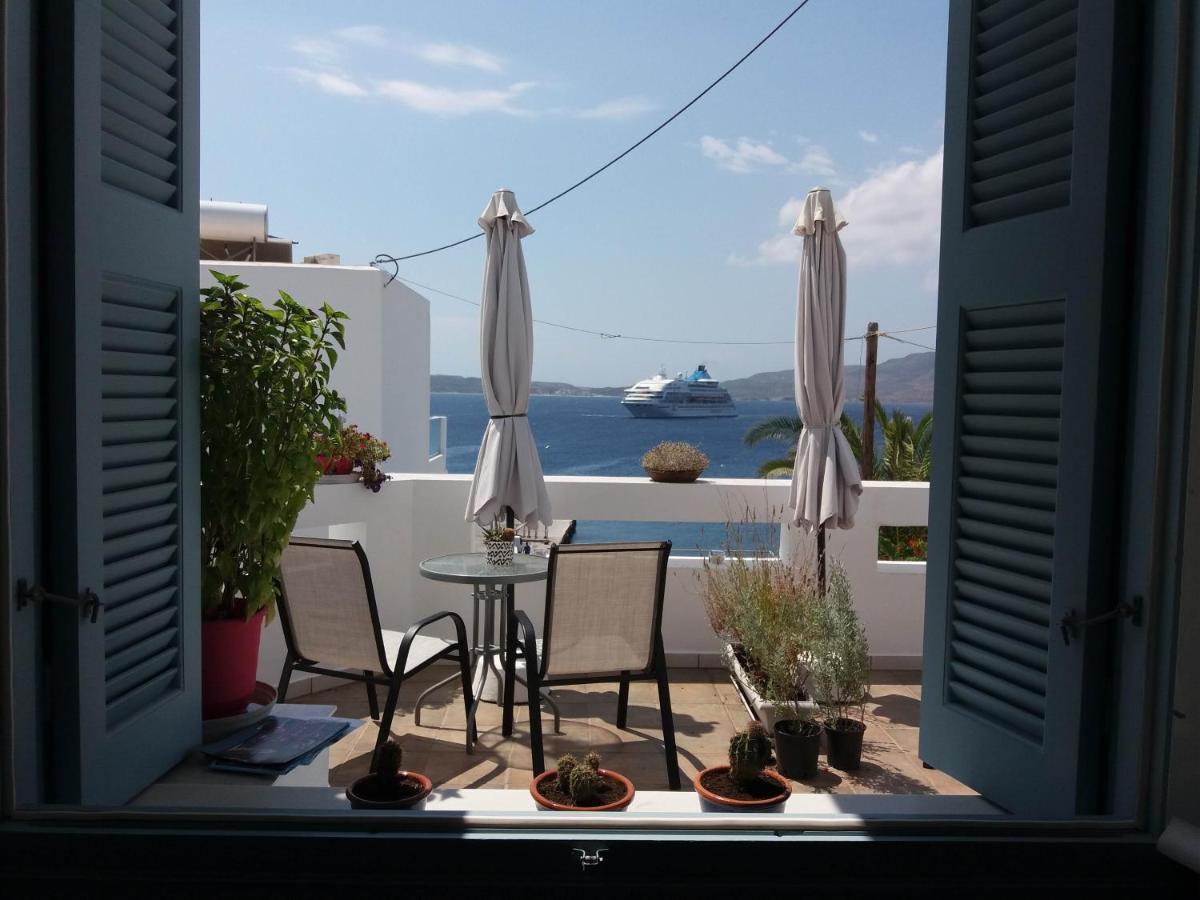 Emily'S Suites Adámas Eksteriør bilde