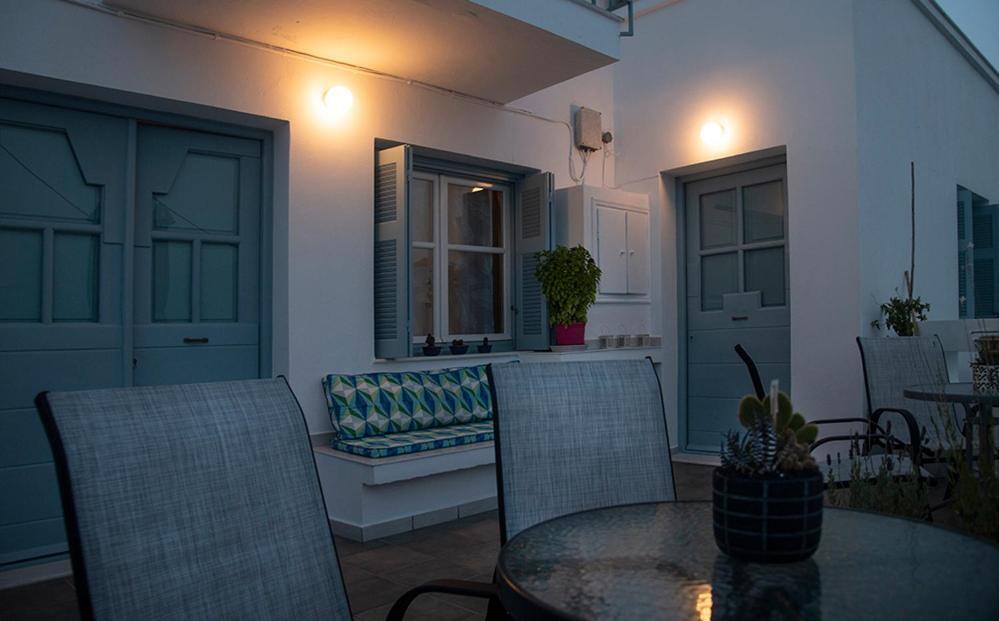 Emily'S Suites Adámas Eksteriør bilde