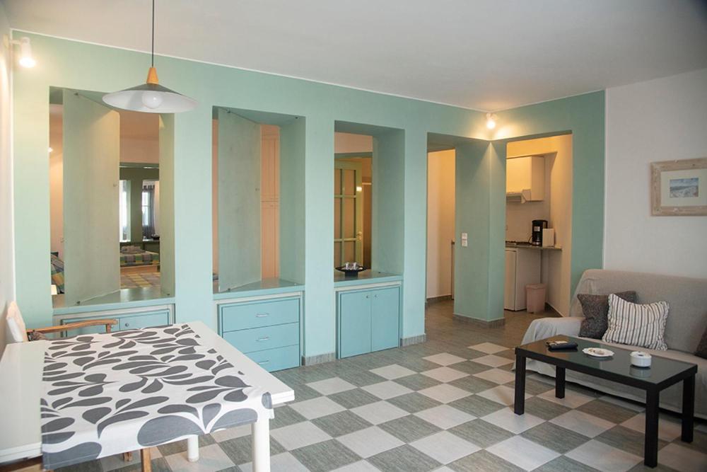 Emily'S Suites Adámas Eksteriør bilde
