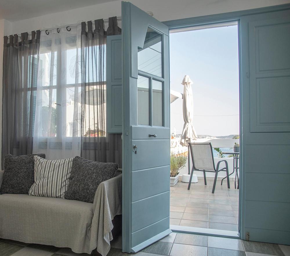 Emily'S Suites Adámas Eksteriør bilde